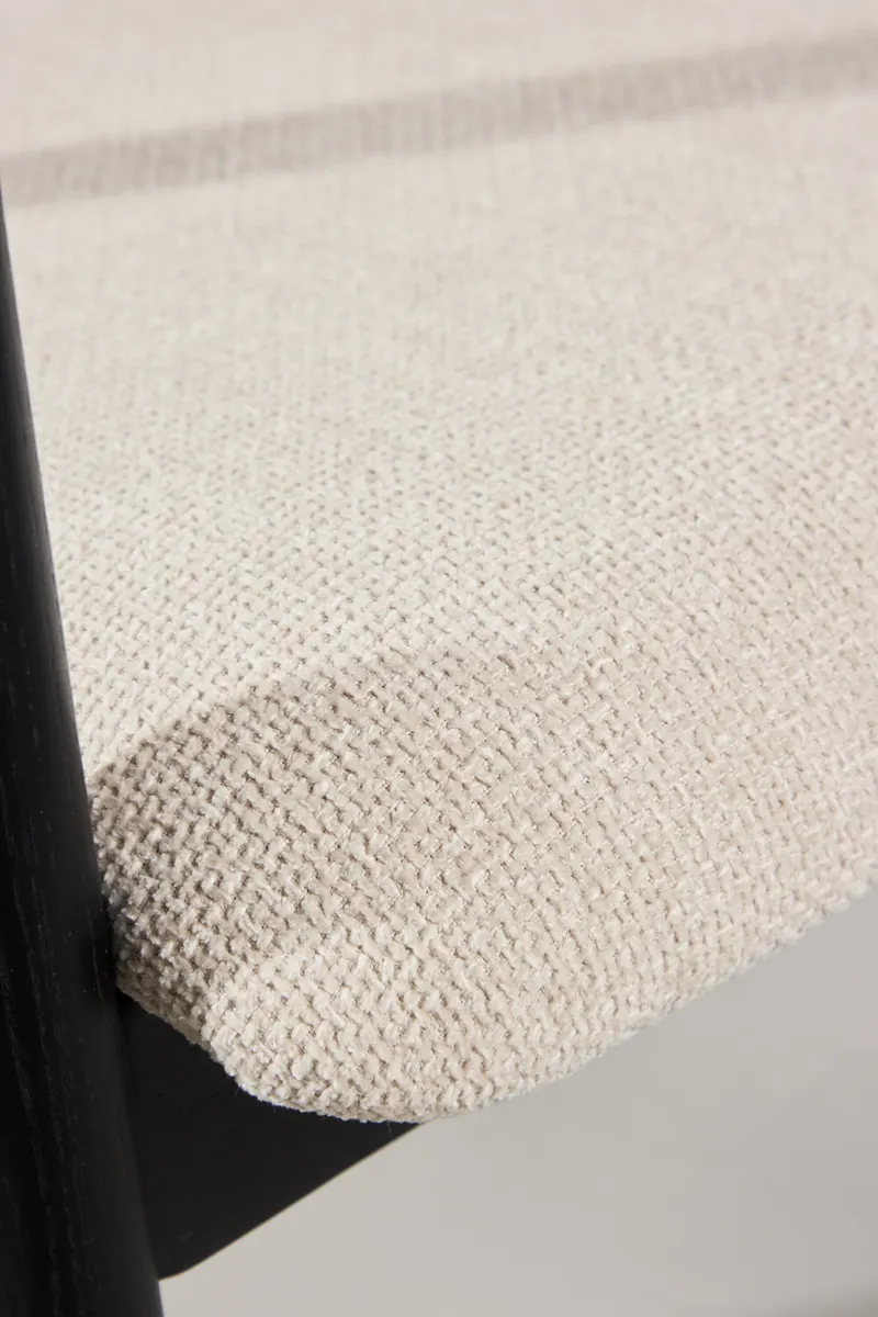 Långön Esszimmerstuhl mit Armlehnen in Beige, Gestell Schwarz, Polyester, im Wohnraum, Ansicht 3