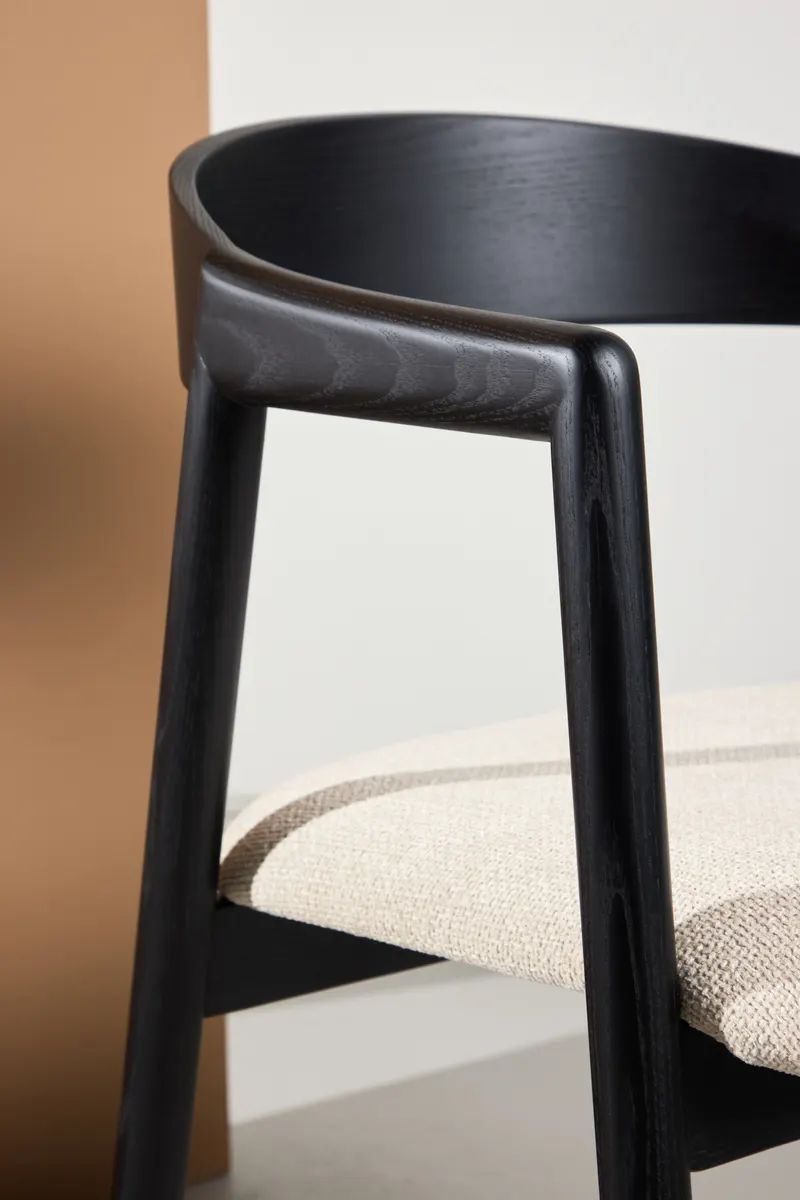 Långön Esszimmerstuhl mit Armlehnen in Beige, Gestell Schwarz, Polyester, im Wohnraum, Ansicht 2