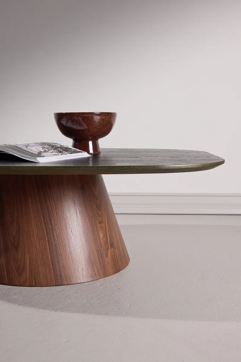 Lanzo Couchtisch 120 × 92,5 cm mit kegelförmigem Mittelfuß in Dunkelgrün, Gestell Mokka, im Wohnraum, Ansicht 2