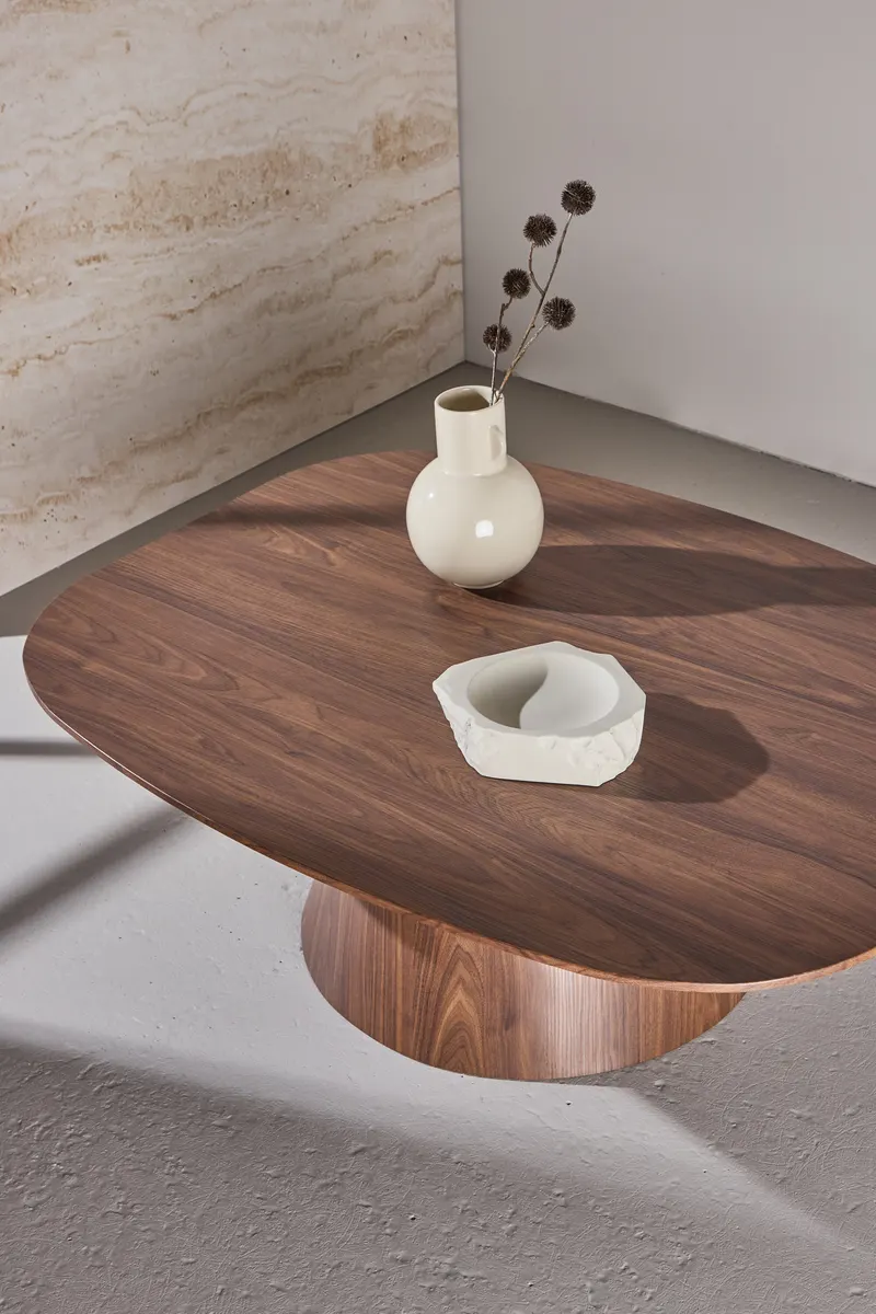 Lanzo Couchtisch 120 × 92,5 cm mit kegelförmigem Mittelfuß in Mokka, im Wohnraum, Ansicht 6