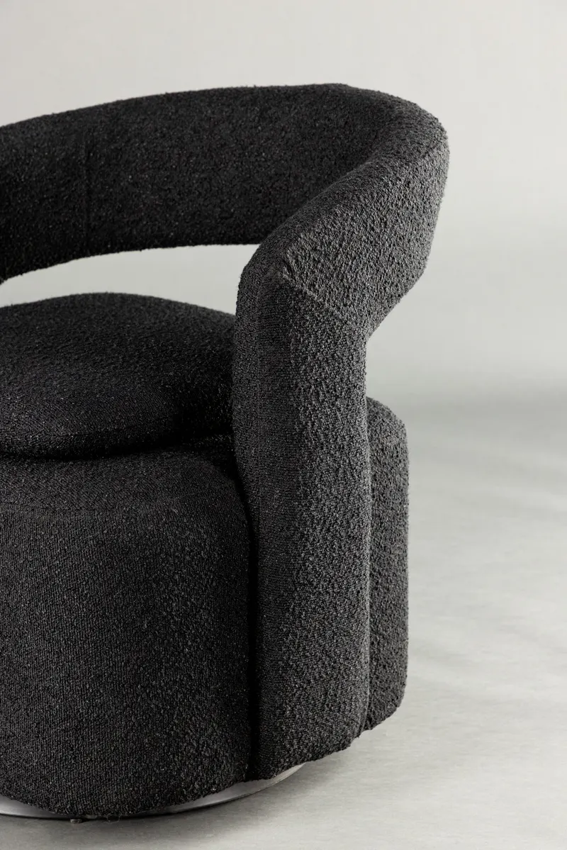 Laurel Sessel mit offener, gerundeter Rückenlehne in Schwarz, Polyester-Bouclé, im Wohnraum, Ansicht 2