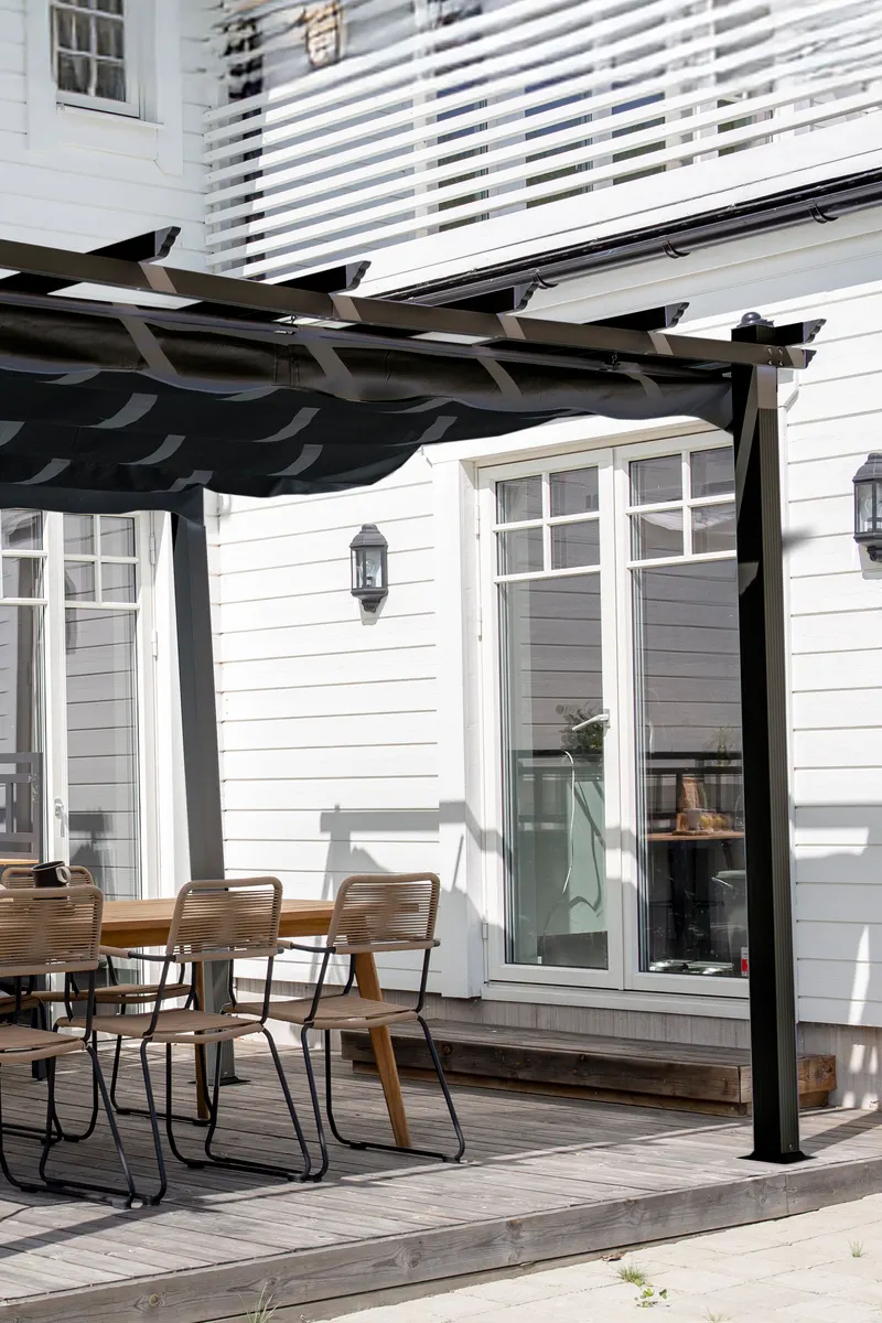 Lazio Pergola aus Aluminium mit Stoffdach in 295 × 245 × 395 cm, Schwarz, im Wohnraum, Ansicht 3