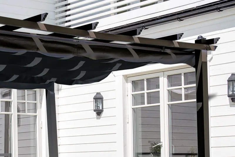 Lazio Pergola aus Aluminium mit Stoffdach in 295 × 245 × 395 cm, Schwarz, im Wohnraum, Ansicht 5