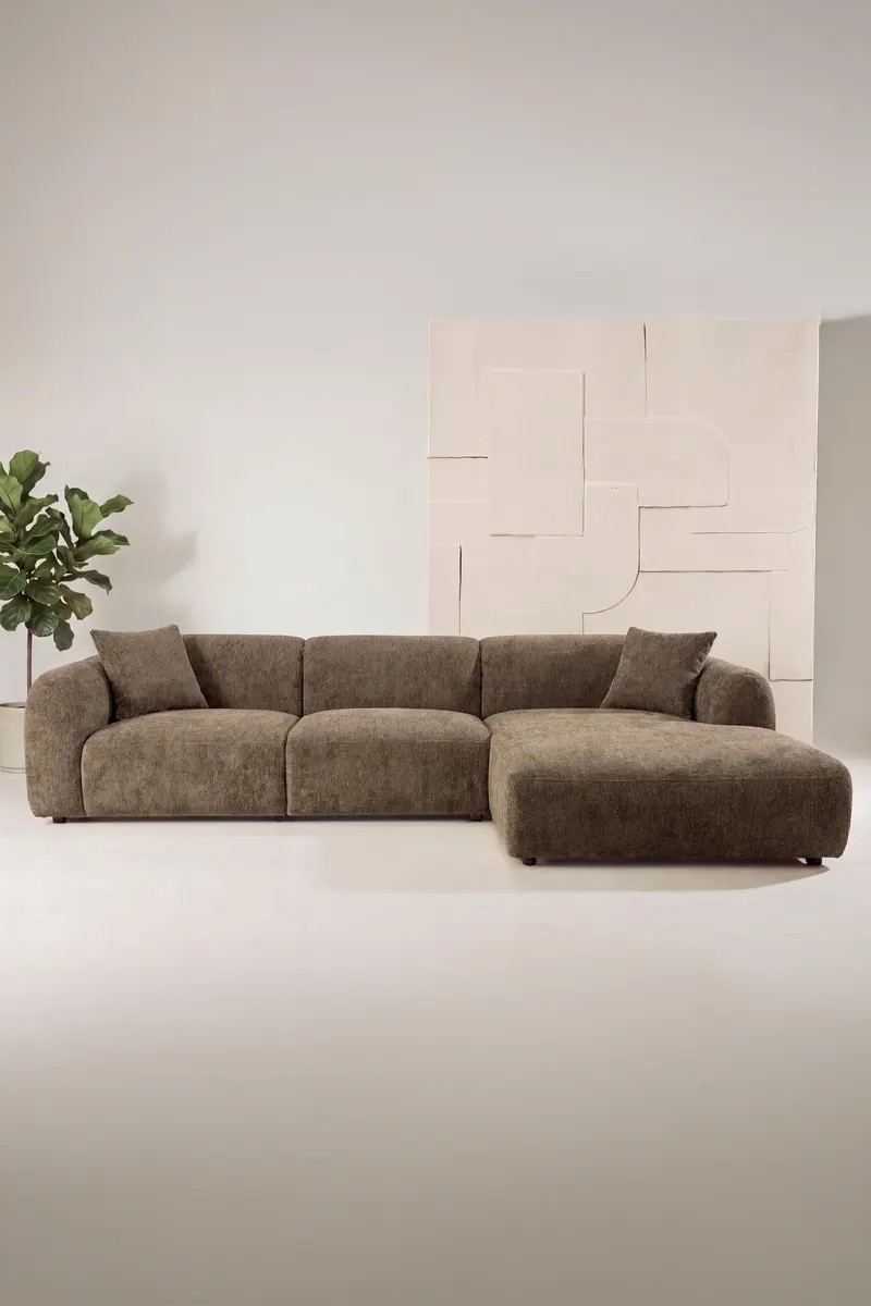 Leia Ecksofa mit Recamiere in Braun, Gestell Schwarz, rechts, im Wohnraum, Ansicht 1