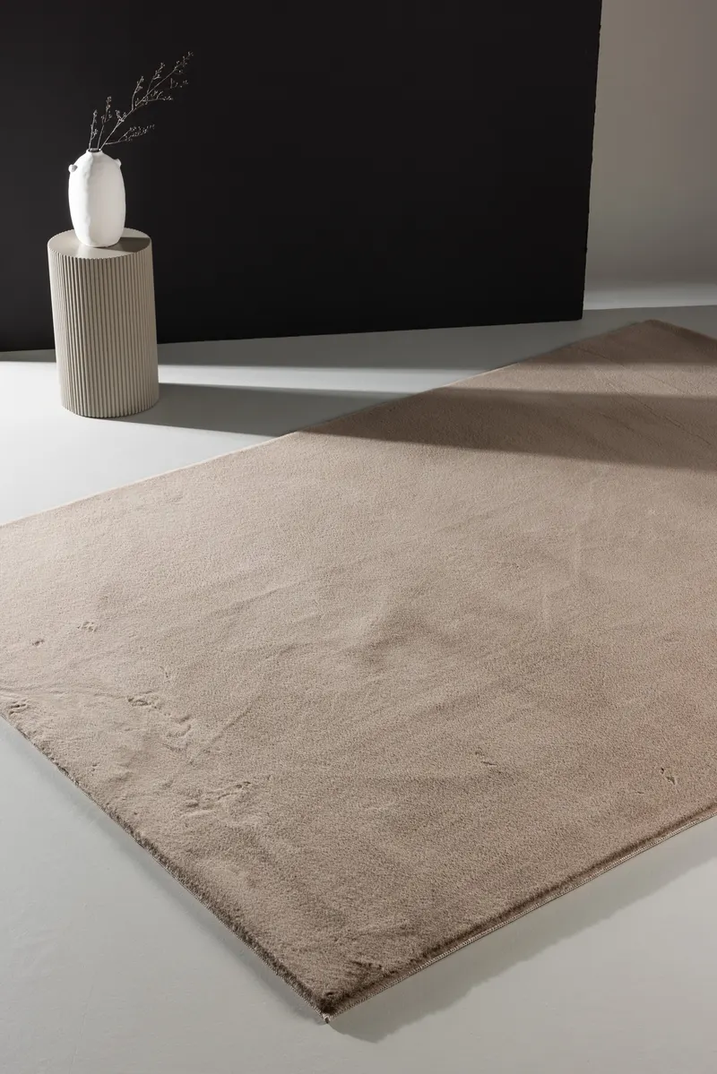 Leni Teppich mit Unterseite aus Baumwolle in 240 × 170 cm, im Wohnraum, Ansicht 1