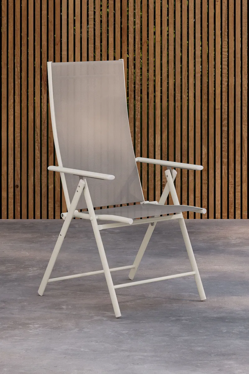 Levanzo klappbarer Gartenstuhl mit verstellbarer Lehne in Beige, im Wohnraum, Ansicht 2