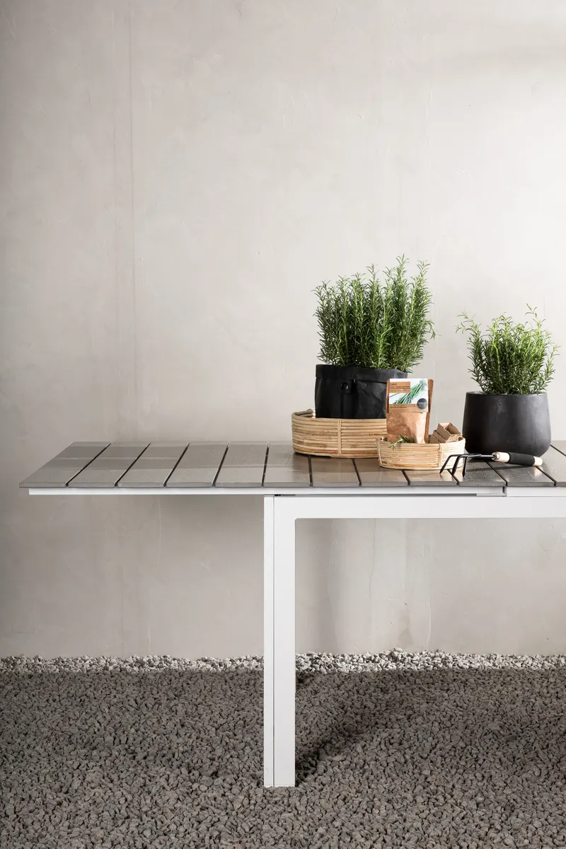Levels ausziehbarer Gartentisch mit Kunstholzplatte und Aluminiumgestell in 229 × 100 cm, Grau, Gestell Weiß, im Wohnraum, Ansicht 2