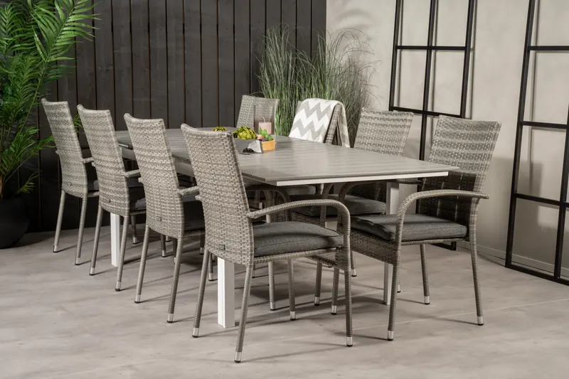 Levels & Anna Gartenmöbel-Set mit Ausziehtisch und 8 Geflechtstühlen, im Wohnraum, Ansicht 2