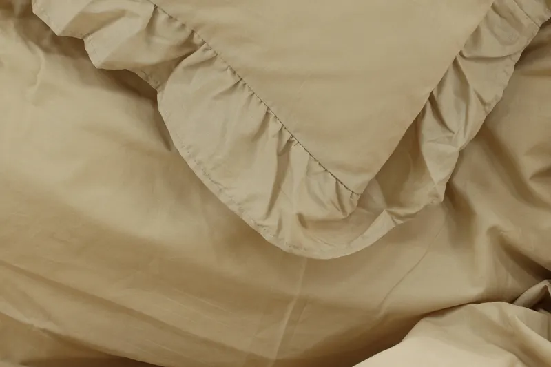 Levi Bettwäsche mit Rüschen in 200 × 150 cm, Sand, im Wohnraum, Ansicht 7