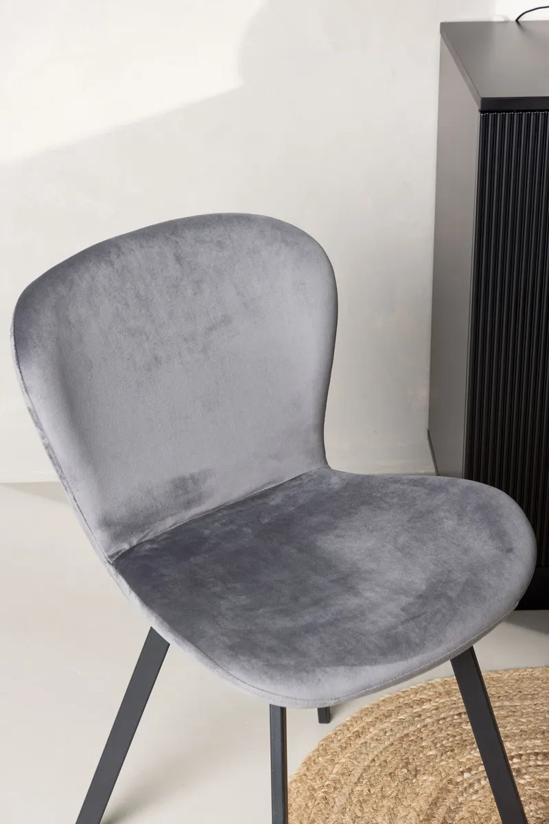 Lilja gepolsterter Esszimmerstuhl in Grau, Gestell Schwarz, Polyester-Samt, im Wohnraum, Ansicht 2