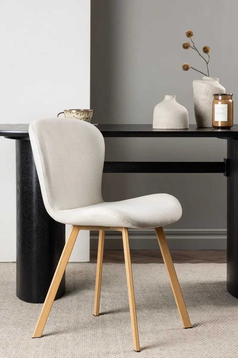 Lilja gepolsterter Esszimmerstuhl in Beige, Gestell Natur, Polyester in Leinenoptik, im Wohnraum, Ansicht 1