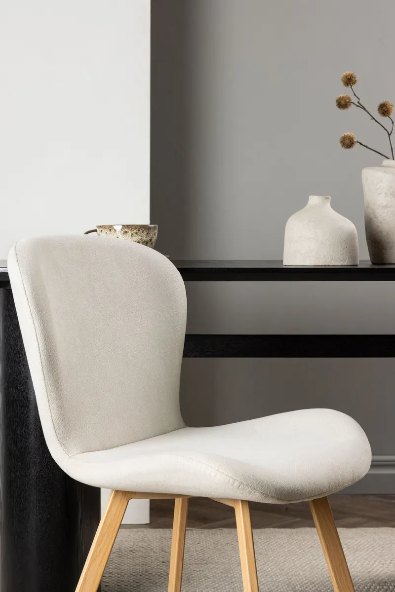 Lilja gepolsterter Esszimmerstuhl in Beige, Gestell Natur, Polyester in Leinenoptik, im Wohnraum, Ansicht 2