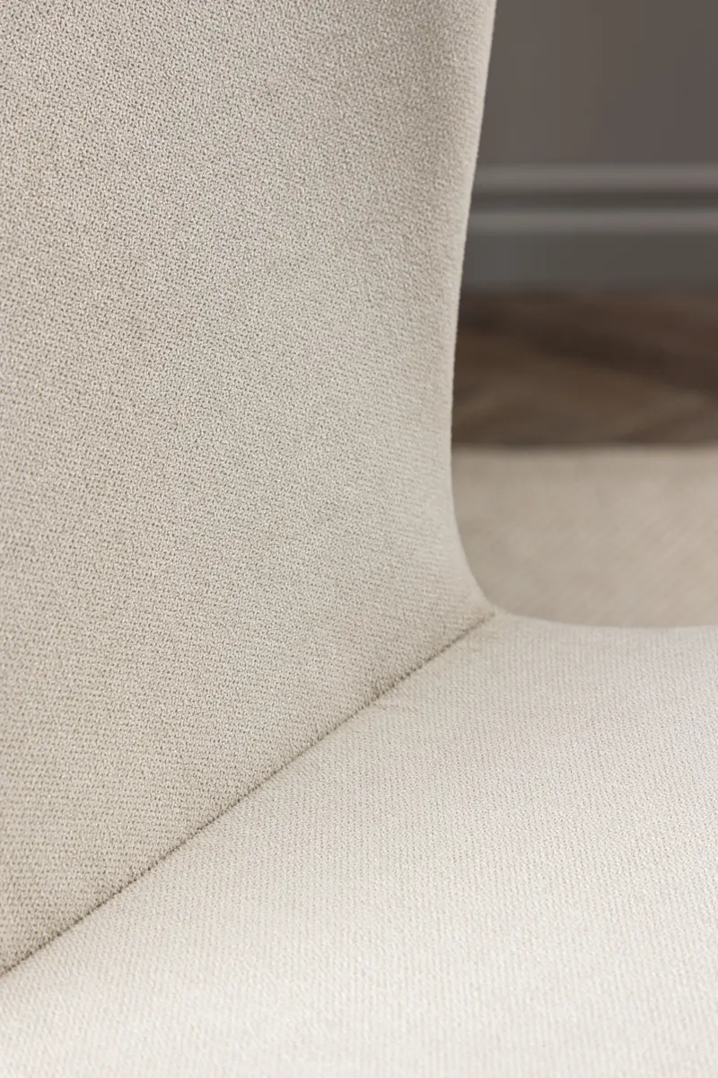 Lilja gepolsterter Esszimmerstuhl in Beige, Gestell Natur, Polyester in Leinenoptik, im Wohnraum, Ansicht 3