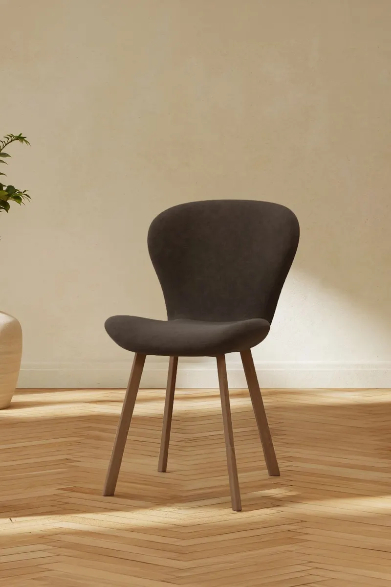 Lilja gepolsterter Esszimmerstuhl in Braun, Gestell Mokka, Polyester in Leinenoptik, im Wohnraum, Ansicht 1
