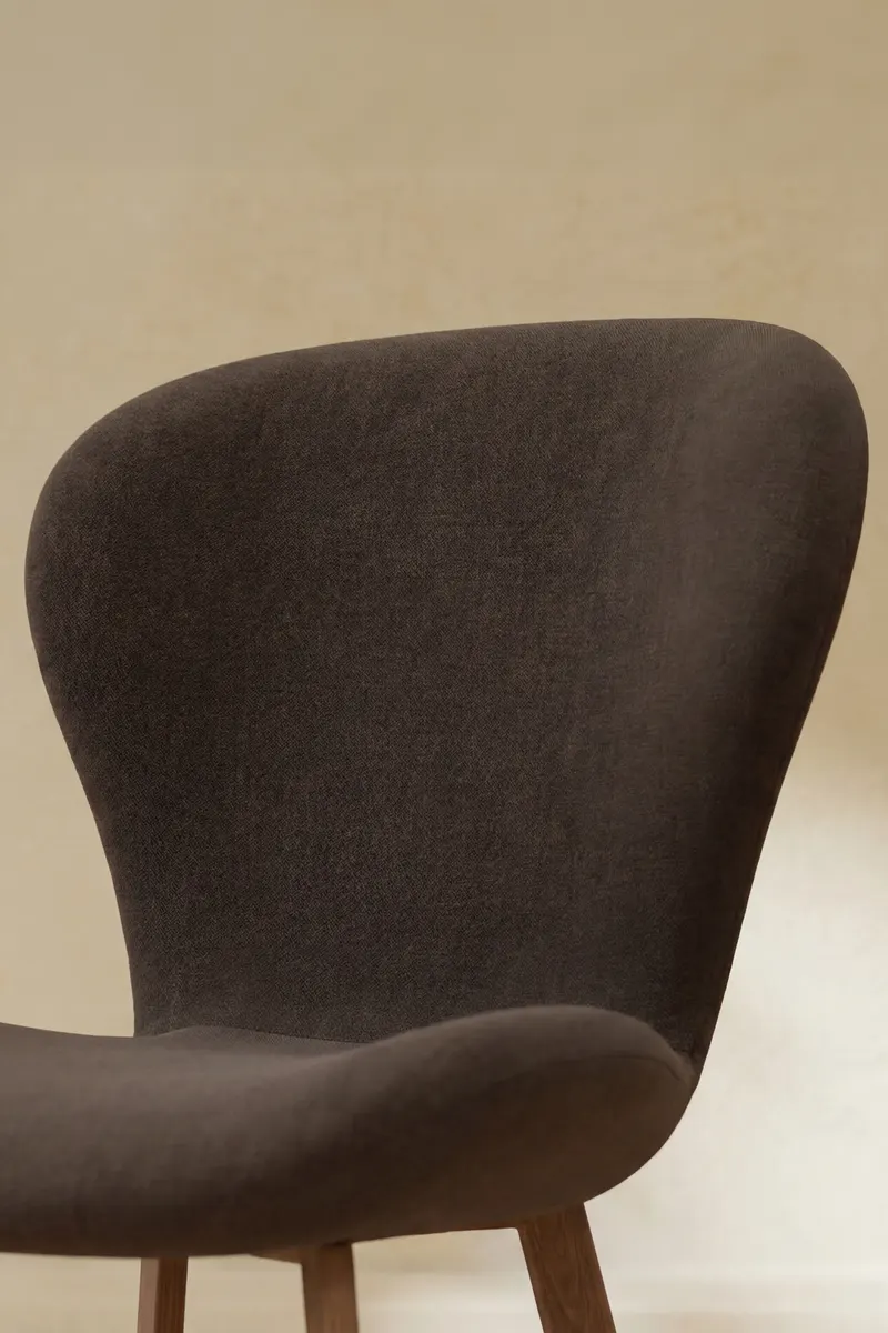 Lilja gepolsterter Esszimmerstuhl in Braun, Gestell Mokka, Polyester in Leinenoptik, im Wohnraum, Ansicht 3