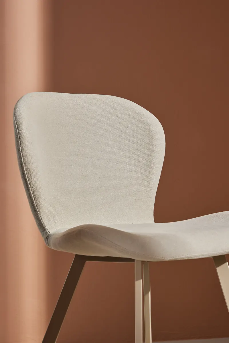 Lilja gepolsterter Esszimmerstuhl in Beige, Polyester in Leinenoptik, im Wohnraum, Ansicht 2