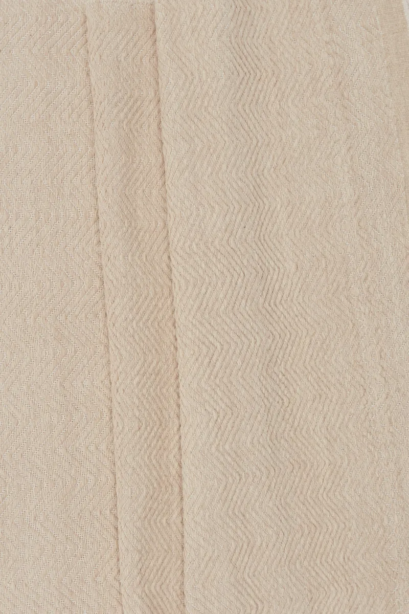 Loke Teppich aus Wolle und Baumwolle mit Fransen in 300 × 200 cm, im Wohnraum, Ansicht 3