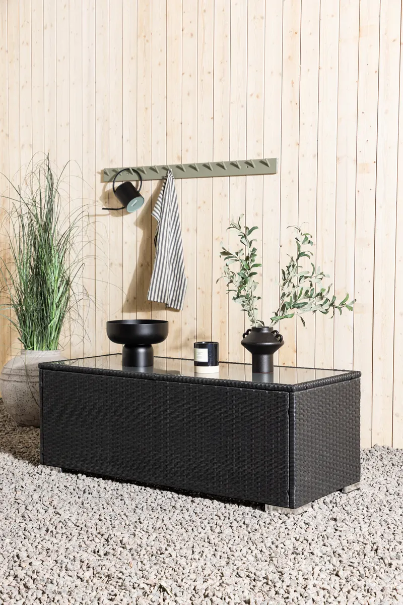 London Outdoor-Beistelltisch aus Geflecht mit Glasplatte, im Wohnraum, Ansicht 1