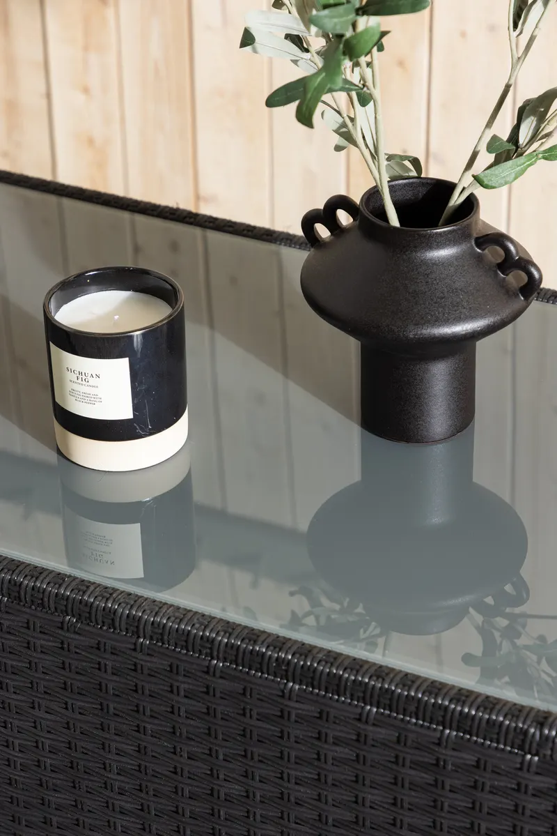 London Outdoor-Beistelltisch aus Geflecht mit Glasplatte, im Wohnraum, Ansicht 3