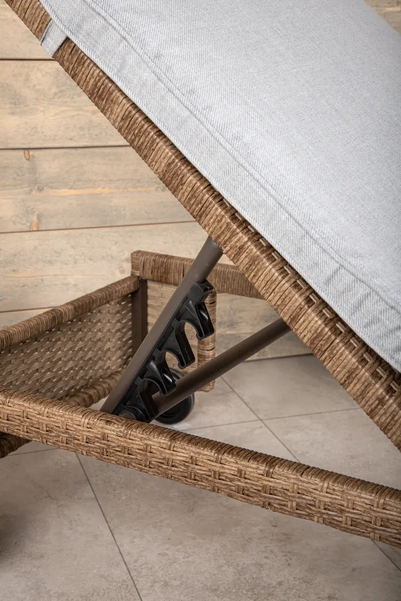 London Sonnenliege aus Geflecht mit Auflage in Beige, Gestell Natur, im Wohnraum, Ansicht 3