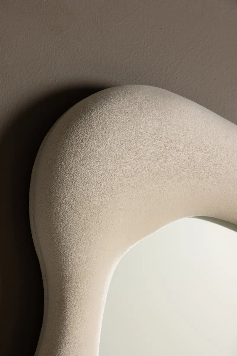 Louisville kleiner Wandspiegel mit asymmetrischem Rahmen, im Wohnraum, Ansicht 3