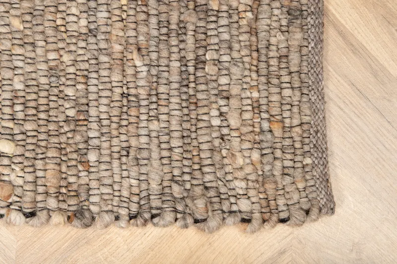Loump Wollteppich, handgewebt in 300 × 200 cm, Grau, im Wohnraum, Ansicht 6
