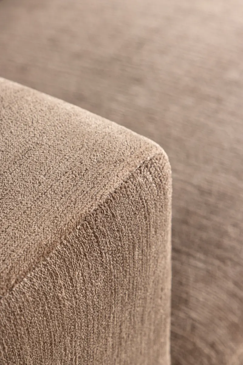 Lumi 3-Sitzer Sofa in Kastenform in Braun, Gestell Schwarz, im Wohnraum, Ansicht 5