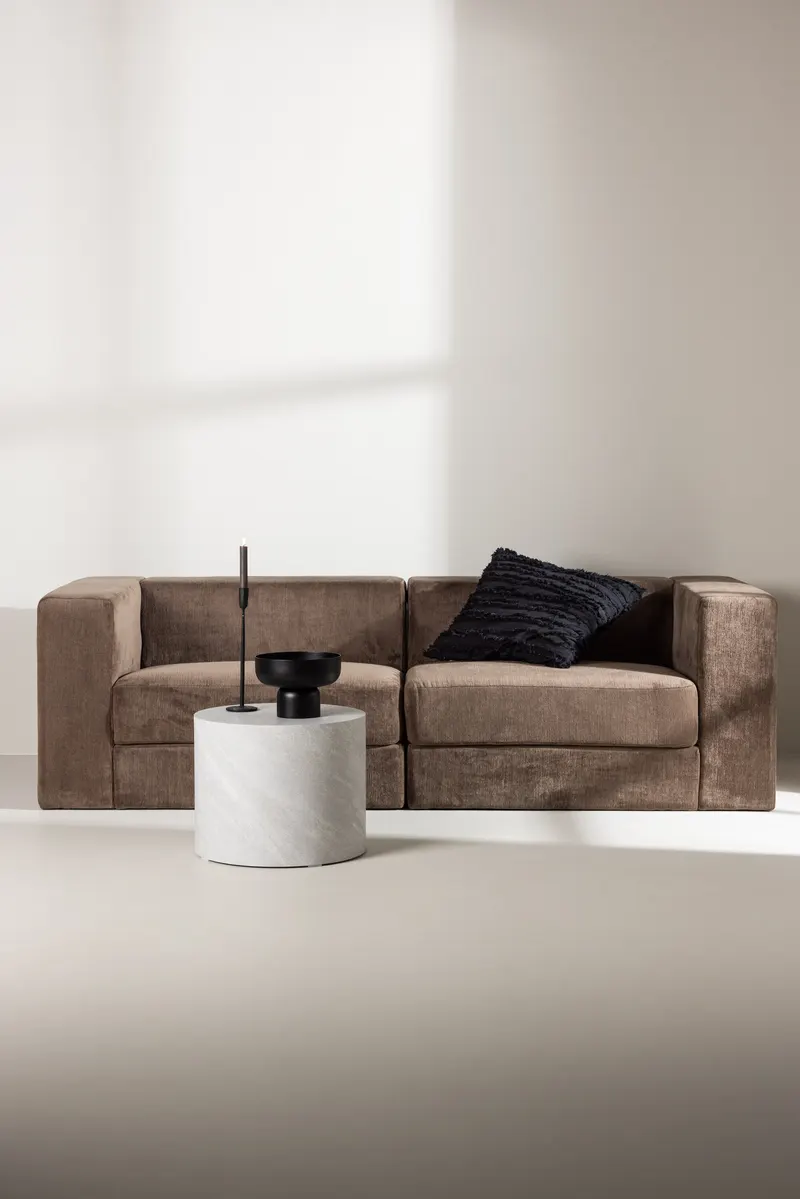 Lumi 3-Sitzer Sofa in Kastenform in Braun, Gestell Schwarz, im Wohnraum, Ansicht 1