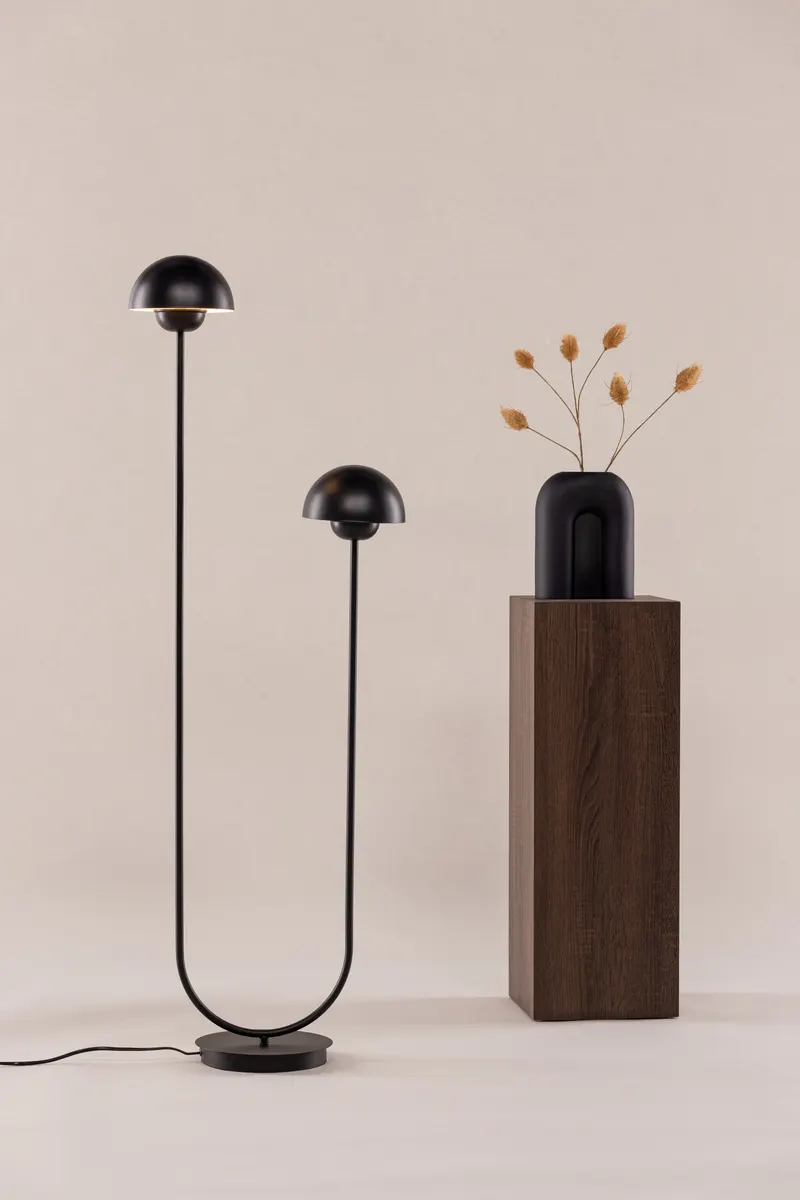 Lyckorna Stehlampe mit zwei Leuchtenköpfen, im Wohnraum, Ansicht 1