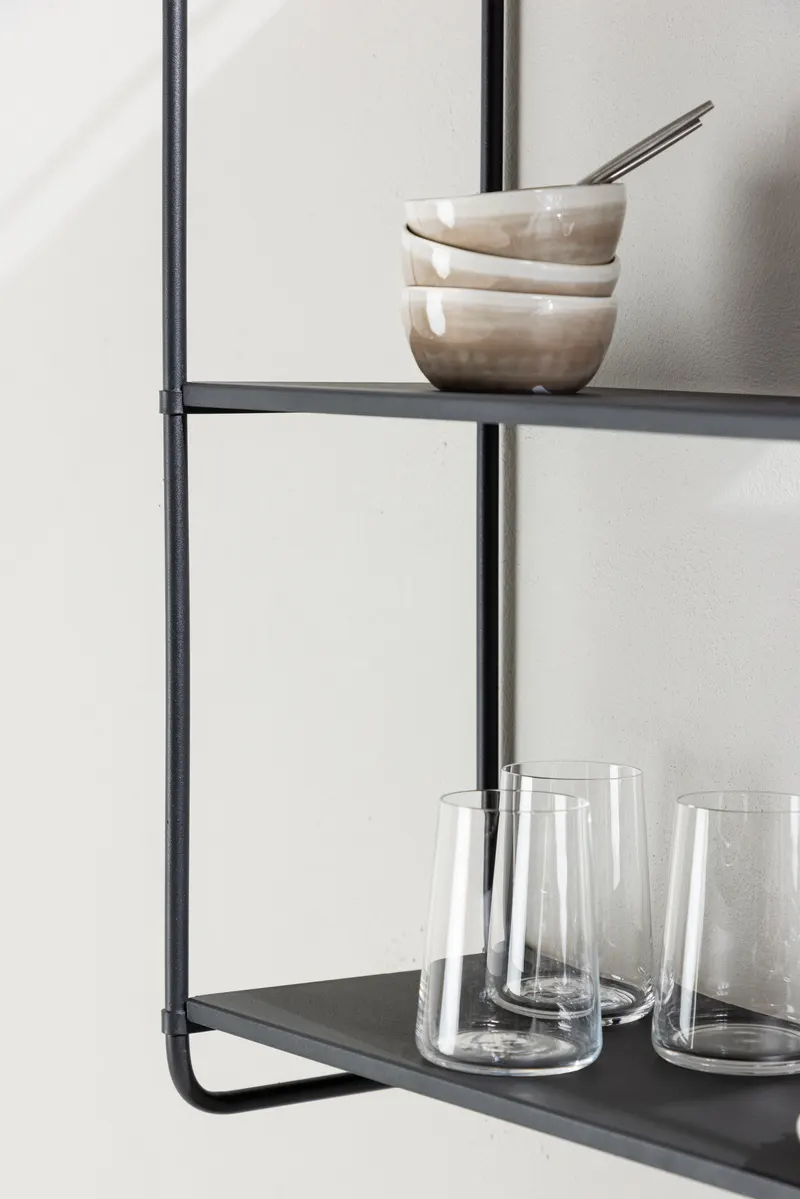 Lyon Wandregal aus Eisen mit drei Ebenen in 18 × 63 × 62 cm, Schwarz, im Wohnraum, Ansicht 3