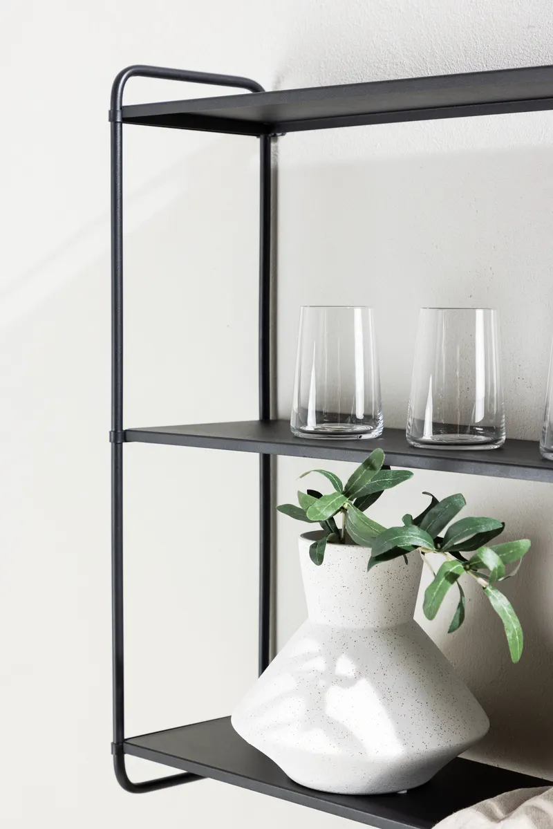 Lyon Wandregal aus Eisen mit drei Ebenen in 18 × 63 × 122 cm, Schwarz, im Wohnraum, Ansicht 3