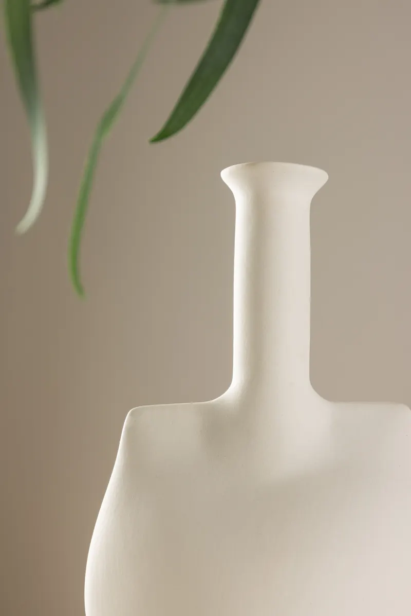 Madison Vase mit langem Hals, im Wohnraum, Ansicht 2