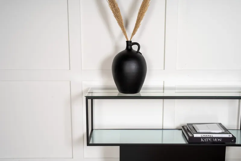 Maglehem Beistelltisch aus Glas und Stahl, im Wohnraum, Ansicht 3