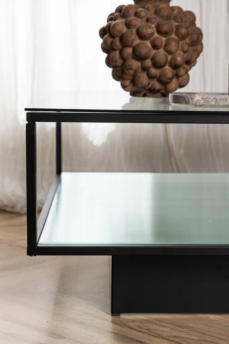 Maglehem Couchtisch aus Glas mit Ablage in 90 × 90 cm, Transparent, Gestell Schwarz, im Wohnraum, Ansicht 2