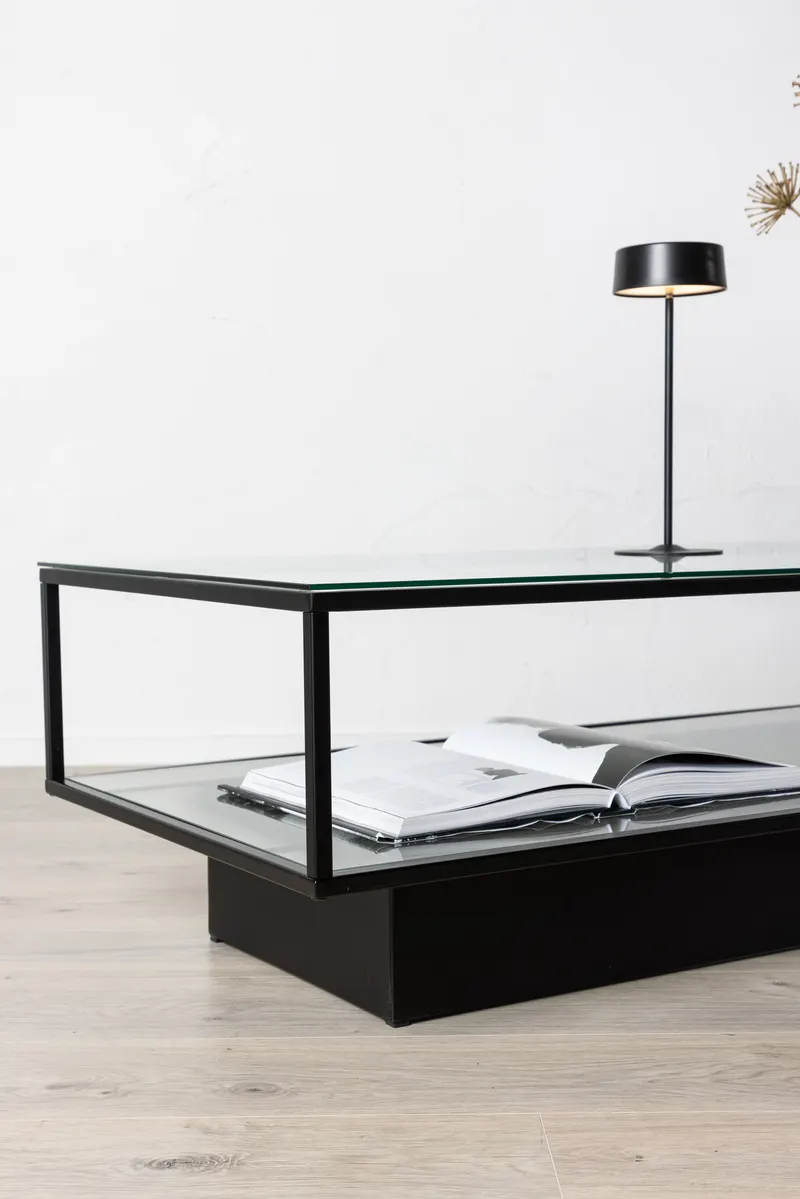 Maglehem Couchtisch aus Glas mit Ablage in 130 × 60 cm, Klar, Gestell Schwarz, im Wohnraum, Ansicht 2