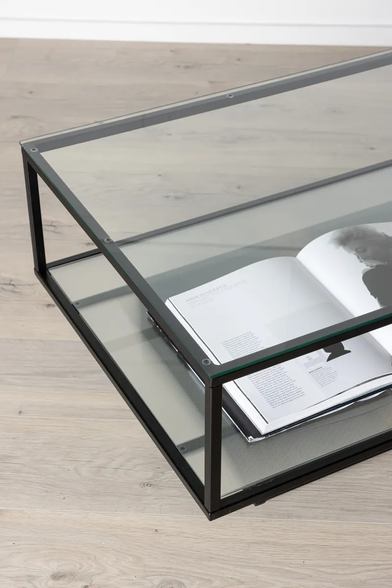 Maglehem Couchtisch aus Glas mit Ablage in 130 × 60 cm, Klar, Gestell Schwarz, im Wohnraum, Ansicht 3
