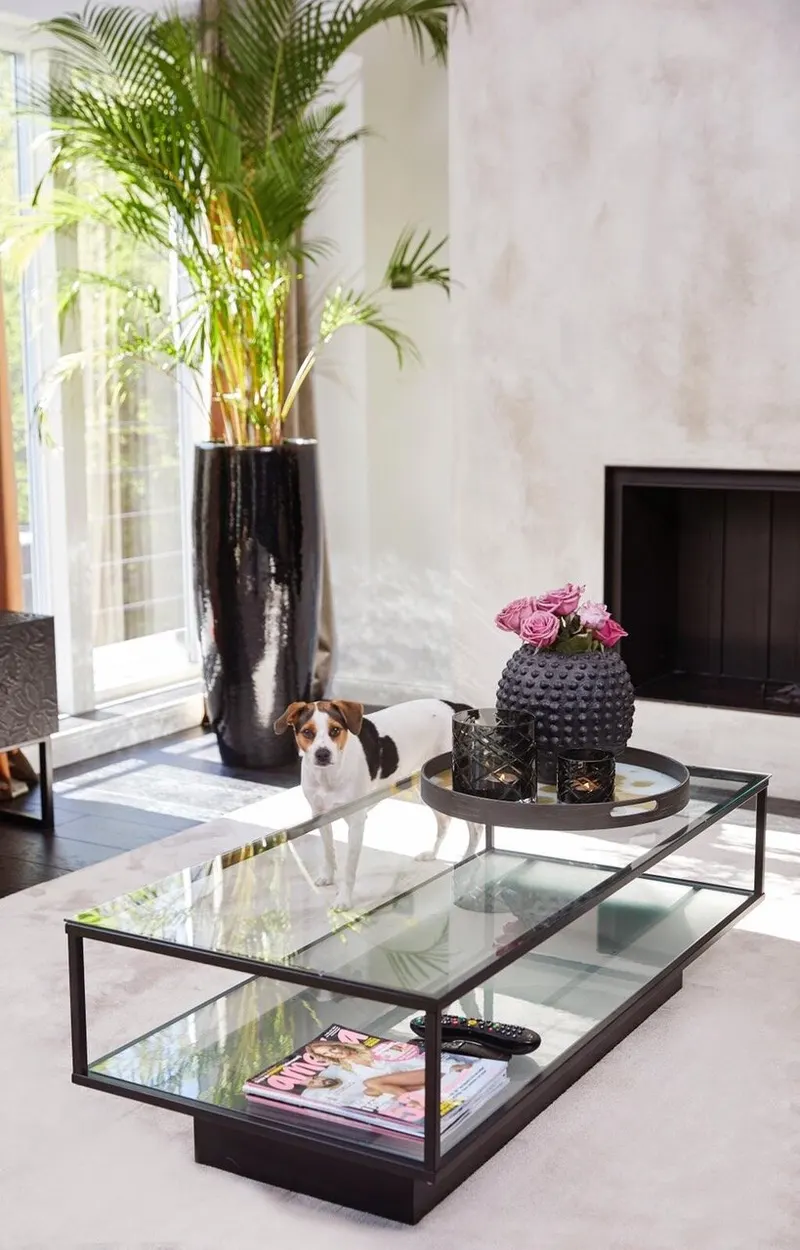 Maglehem Couchtisch aus Glas mit Ablage in 130 × 60 cm, Klar, Gestell Schwarz, im Wohnraum, Ansicht 4