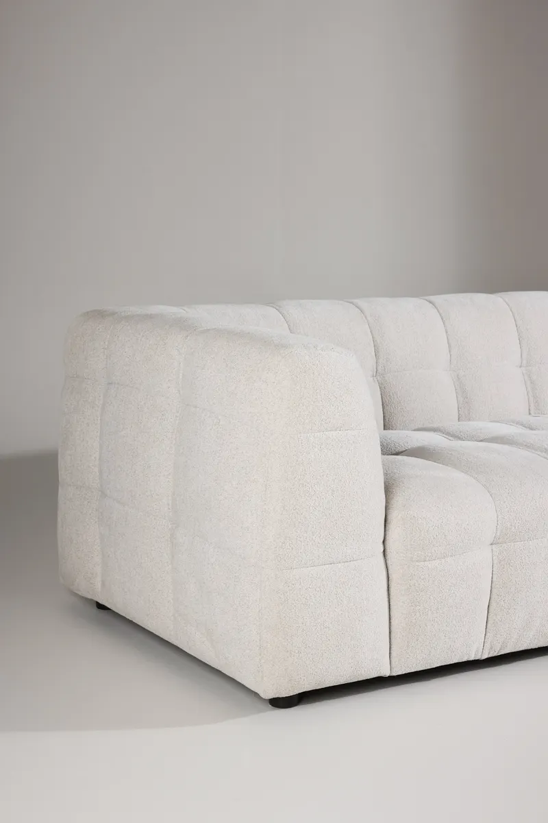Malou Sofa mit gesteppter Polsterung in Beige, Gestell Schwarz, im Wohnraum, Ansicht 2