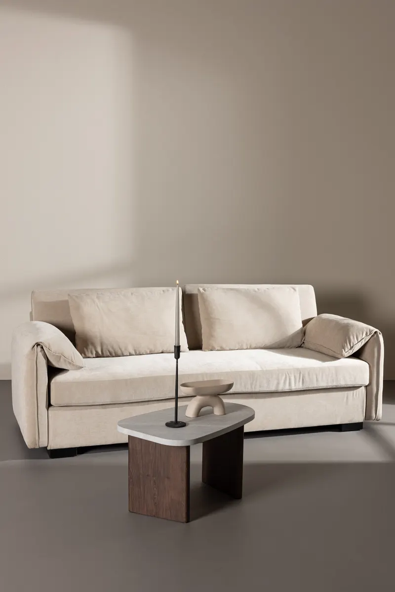 Malva 3-Sitzer-Sofa mit kissenartigen Armlehnen, im Wohnraum, Ansicht 1