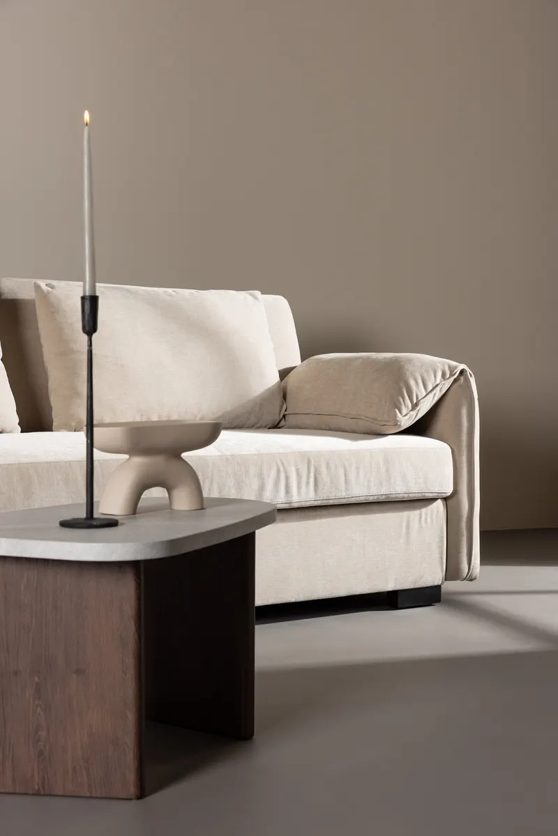 Malva 3-Sitzer-Sofa mit kissenartigen Armlehnen, im Wohnraum, Ansicht 2