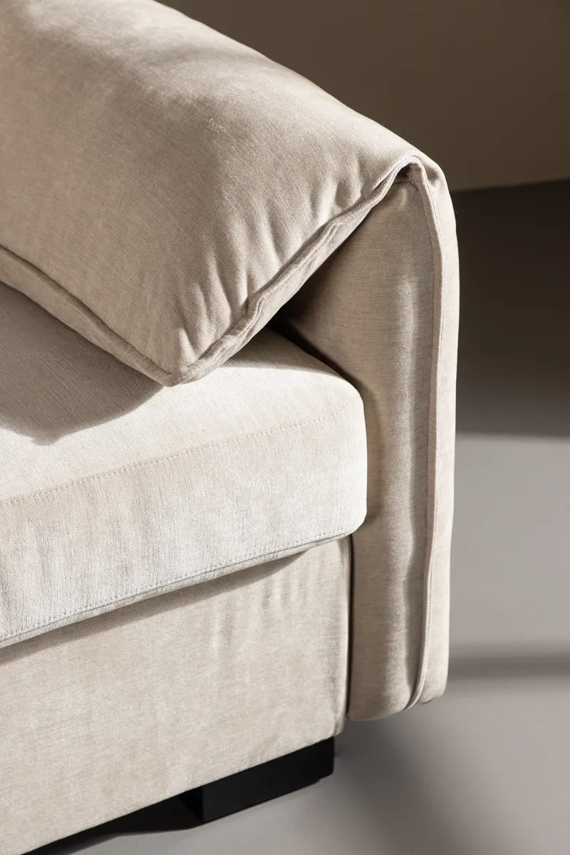 Malva 3-Sitzer-Sofa mit kissenartigen Armlehnen, im Wohnraum, Ansicht 3