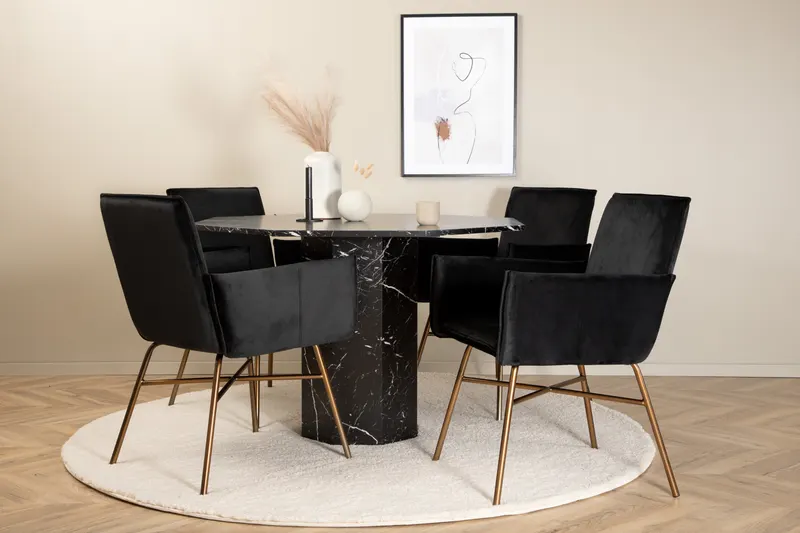 Marbs & Petra Essgruppe mit Säulenfuß-Esstisch und 4 Armlehnstühlen in Schwarz, Gestell Kupfer, im Wohnraum, Ansicht 1