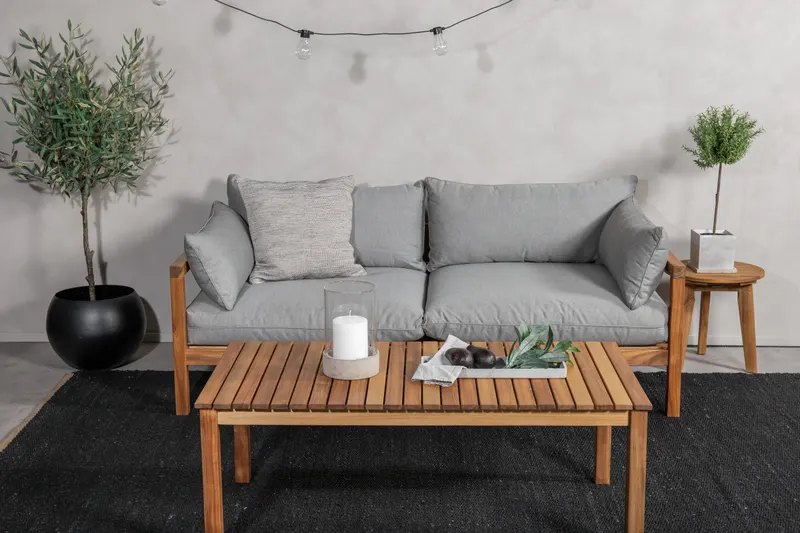 Marion Gartensofa aus Akazie mit Kissen, im Wohnraum, Ansicht 1