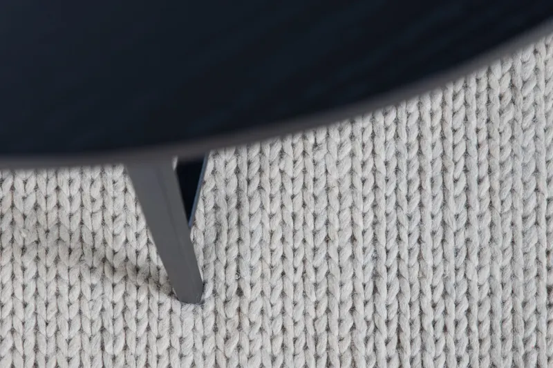 Marta Wollteppich, handgewebt mit Flechtdetails in 230 × 160 cm, Weiß, im Wohnraum, Ansicht 14