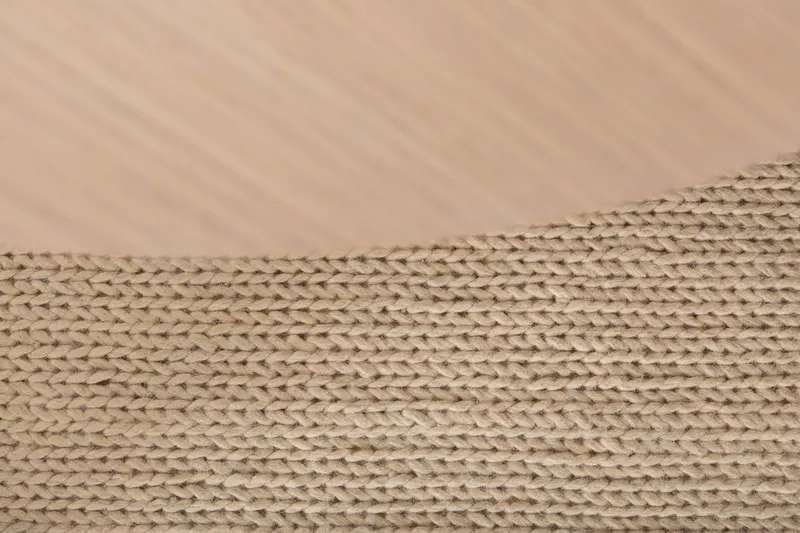 Marta Wollteppich, handgewebt mit Flechtdetails in 230 × 160 cm, Weiß, im Wohnraum, Ansicht 5