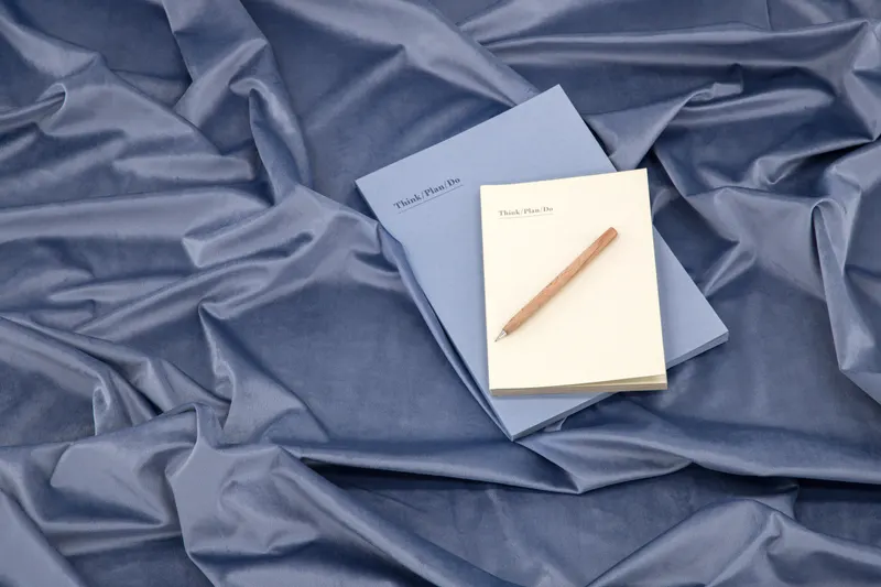 Mary Vorhang aus Samt in Blau, im Wohnraum, Ansicht 6