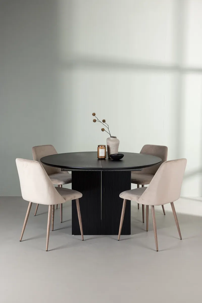 Matilda & Night Essgruppe mit rundem, ausziehbarem Esstisch und 4 Polsterstühlen in Beige, Gestell Walnuss, im Wohnraum, Ansicht 1