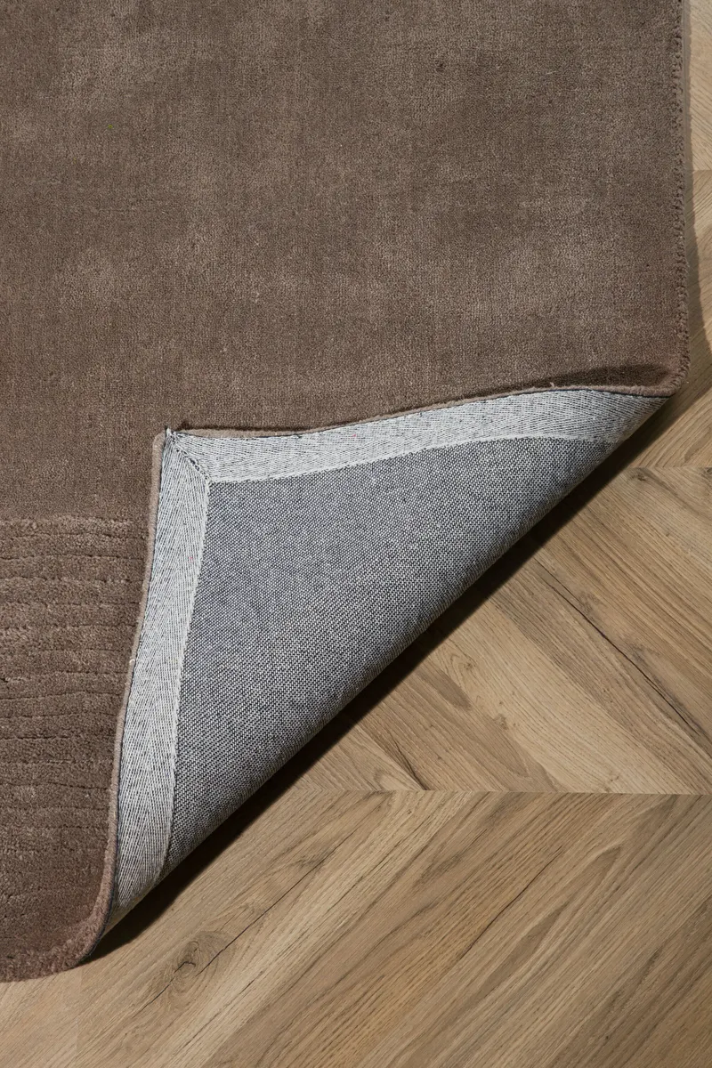 Matteo Wollteppich mit Linienmuster an den Enden in 350 × 250 cm, im Wohnraum, Ansicht 7