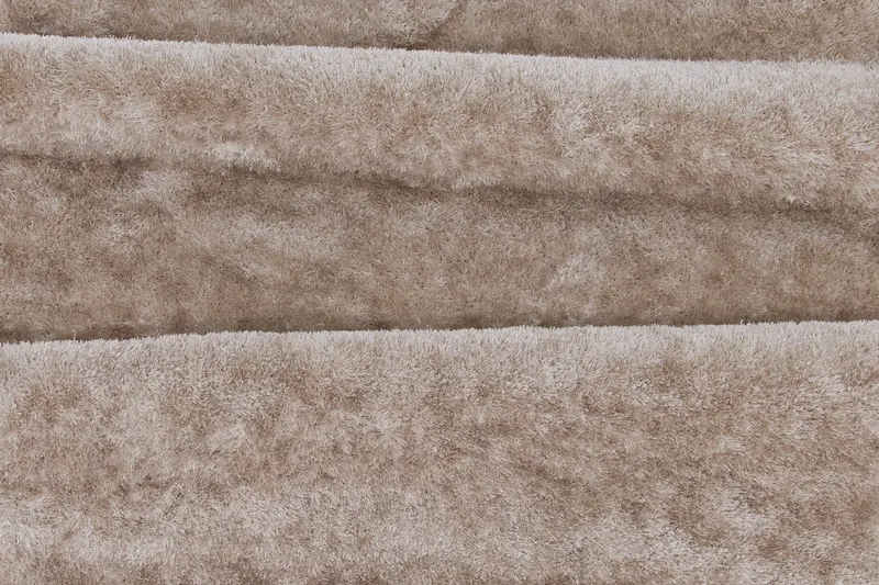 Mattis Teppich mit schimmerndem Flor in 230 × 160 cm, Beige, im Wohnraum, Ansicht 1