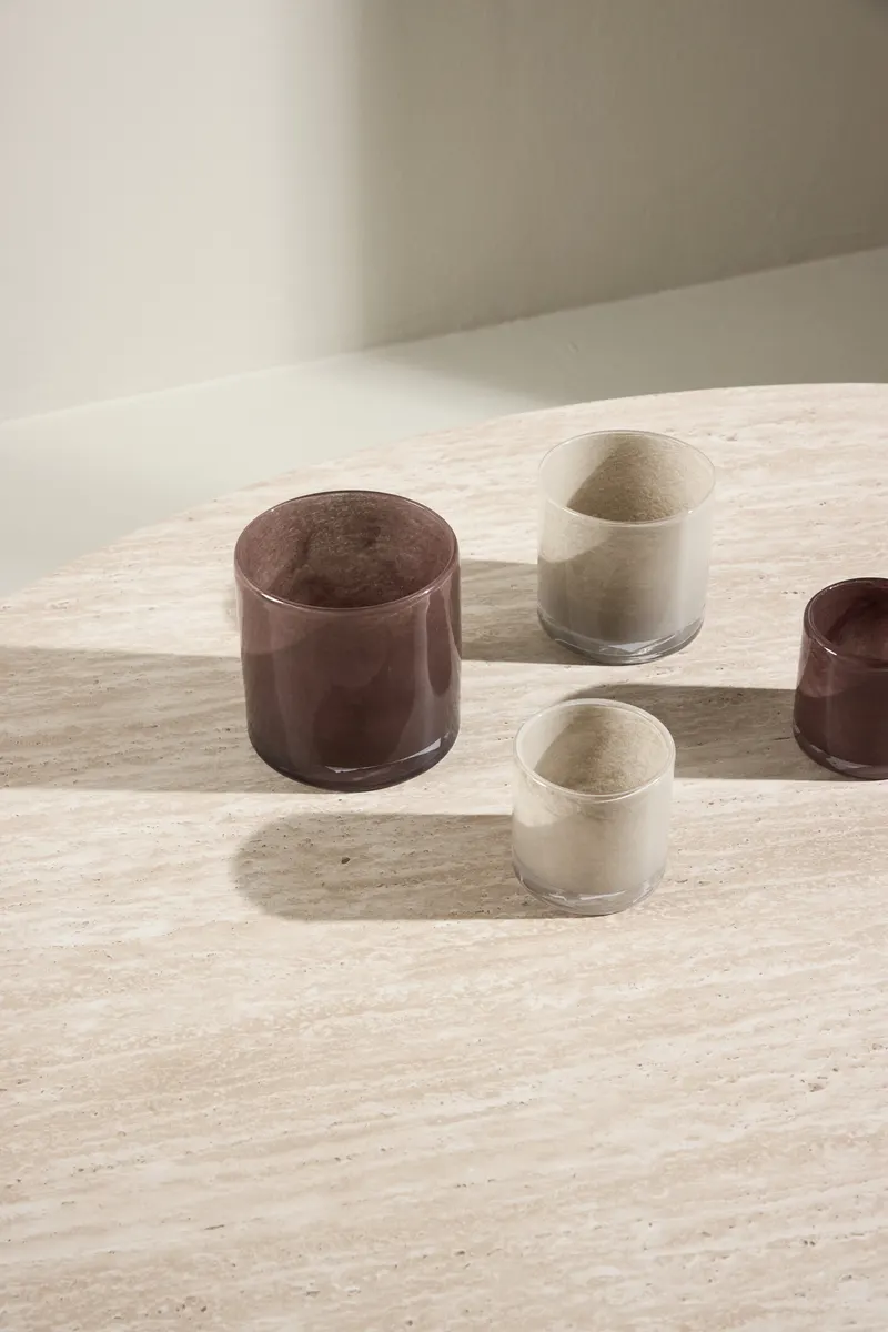 Megg Couchtisch mit geschwungener Platte in Beige, Gestell Mokka, im Wohnraum, Ansicht 4